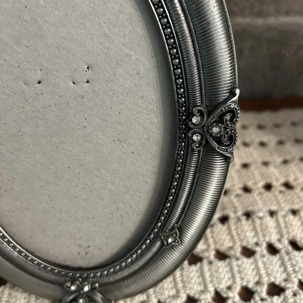 Vtg Oval Shaped Pewter Silvertone Rhinestone Embellished Photo Frame 5.5x7.5